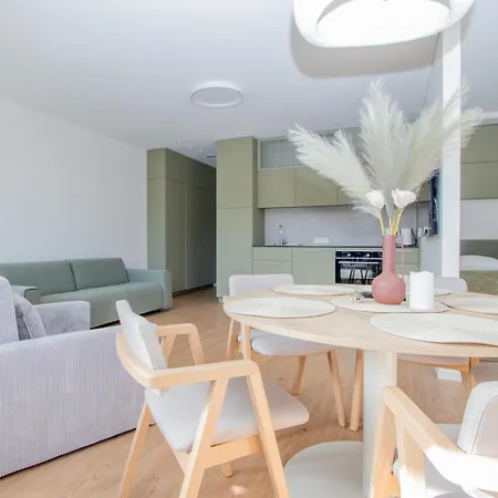 דירה Cohost I Family Studio, With Balcony, Near Sea פלאנגה