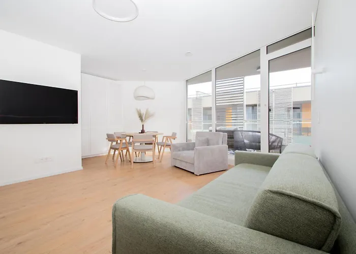 Cohost I Family Studio, With Balcony, Near Sea דירה פלאנגה