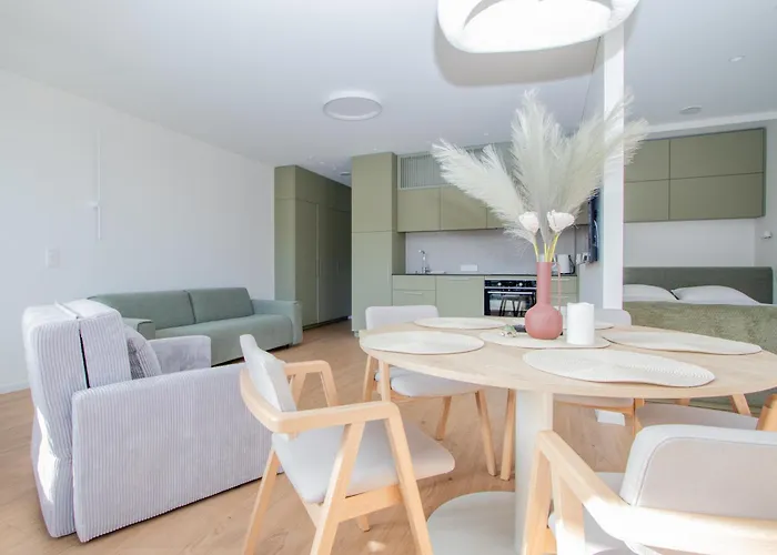 דירה Cohost I Family Studio, With Balcony, Near Sea פלאנגה